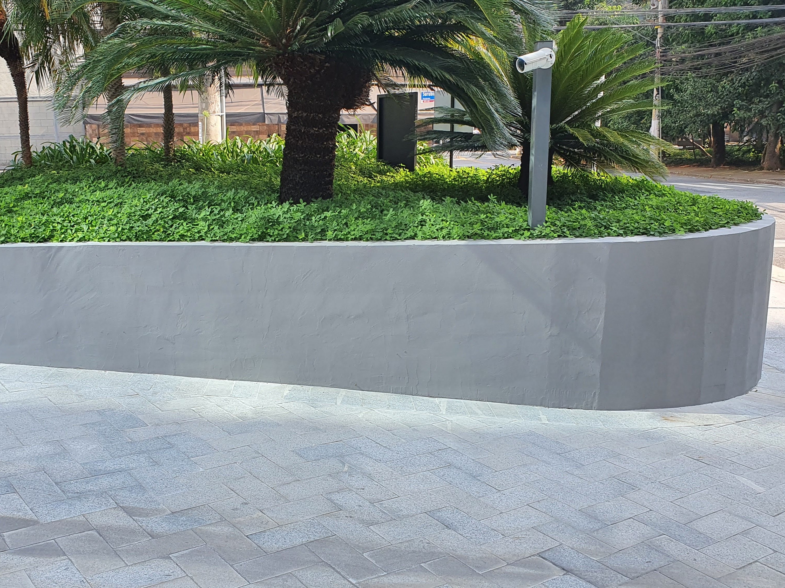 Canteiro rampa entr veículos depois.jpg