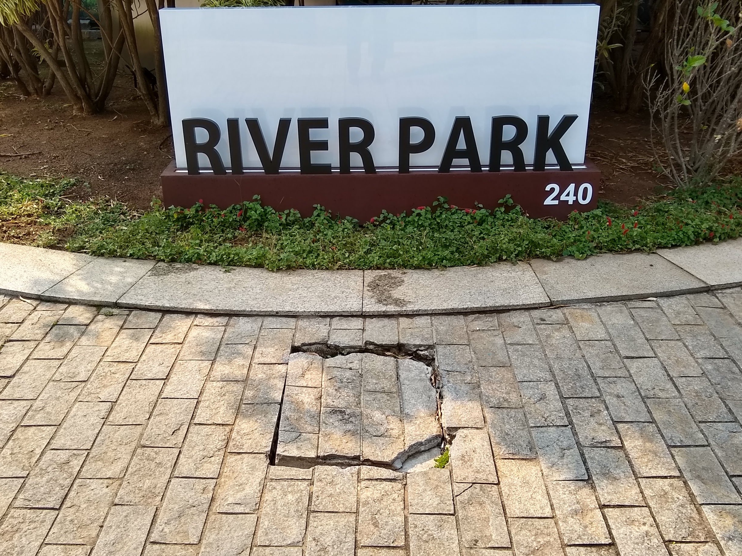 Frente prédio antes.jpg