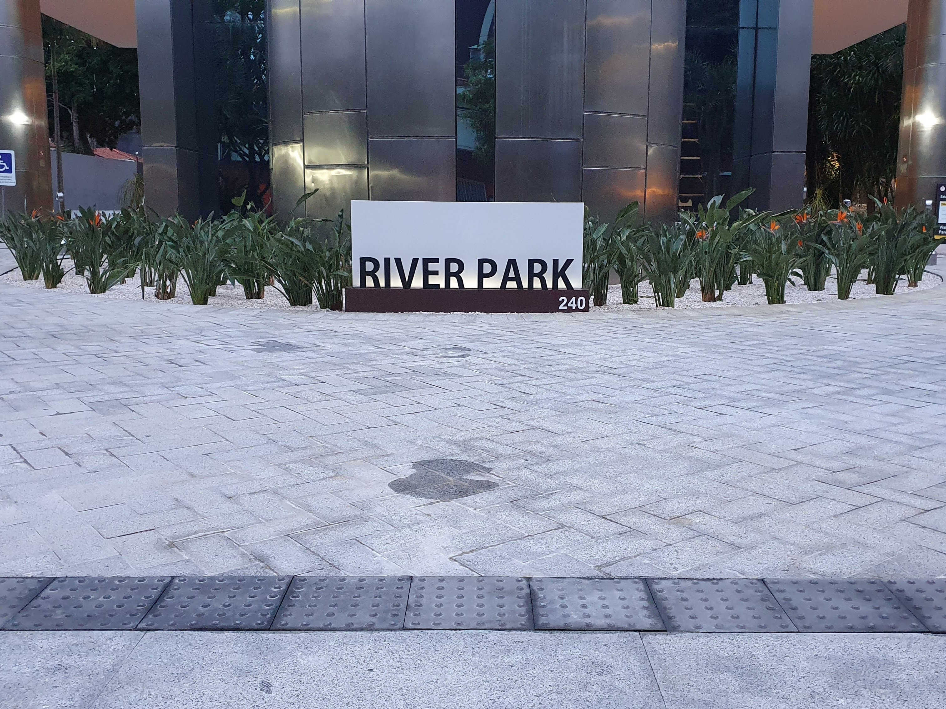 Frente prédio depois.jpg