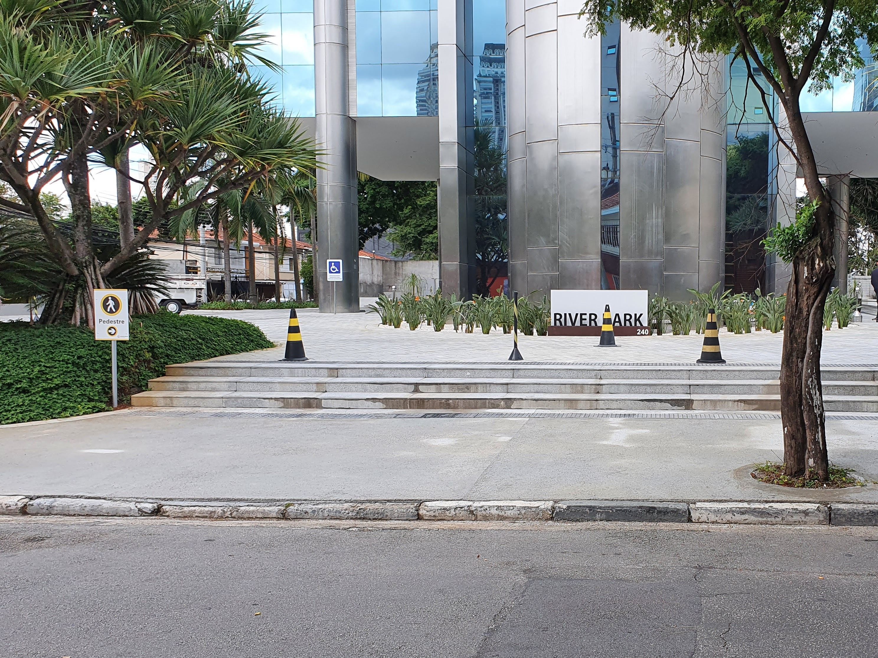 Frente prédio depois longe depois.jpg